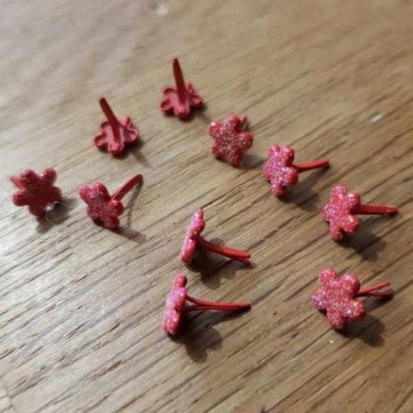 10 Attaches Parisiennes Fleurs paillet&eacute;es dor&eacute; 04- 07 mm