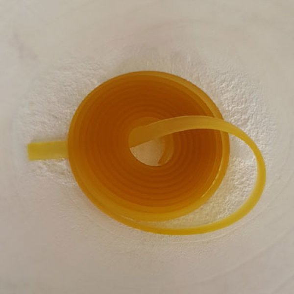 1 metro de cord&oacute;n plano de PVC 5,8 x 1,9 mm Amarillo Medio