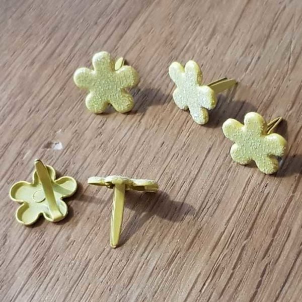 7 Attaches Parisiennes Fleurs paillet&eacute;es dor&eacute; 06- 12 mm