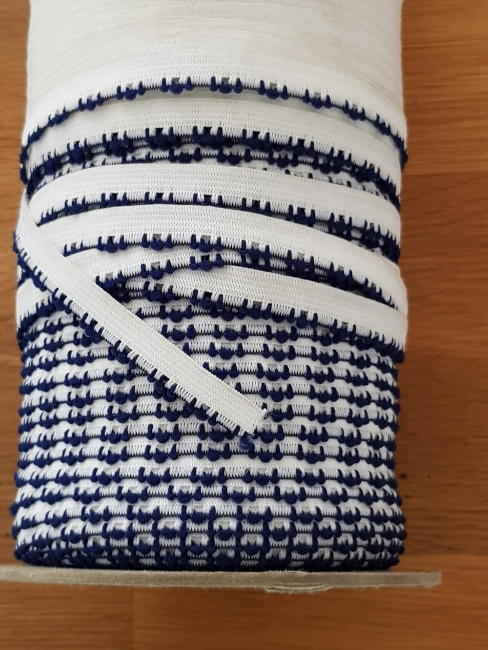 Por metros El&aacute;stico blanco fantas&iacute;a 9 mm.