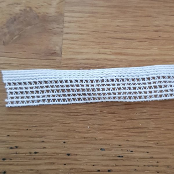 Por metros El&aacute;stico blanco fantas&iacute;a 15 mm.