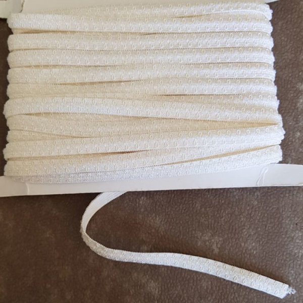 Por metros El&aacute;stico blanco fantas&iacute;a 10 mm.