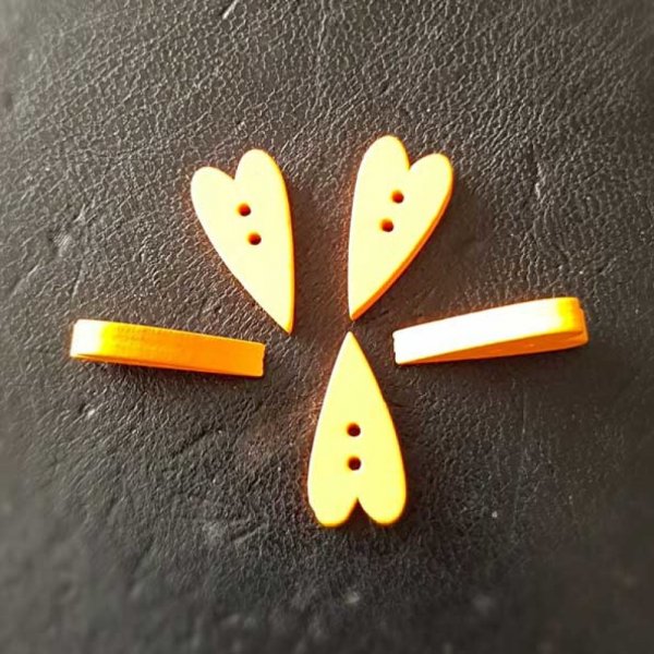Bot&oacute;n coraz&oacute;n de madera naranja N&deg;02-03