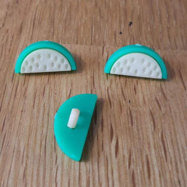 Bot&oacute;n de fantas&iacute;a infantil con motivo de sand&iacute;a n&ordm; 08 beige