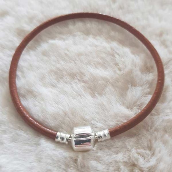 Pulsera Clip Europea Liso 01 DE 15 A 23 CM Marr&oacute;n BR