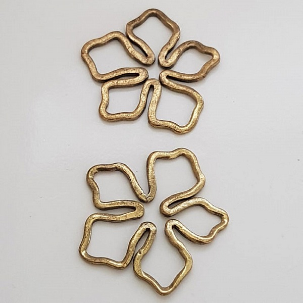 Charm Flor Metal N&deg;024 Oro Viejo