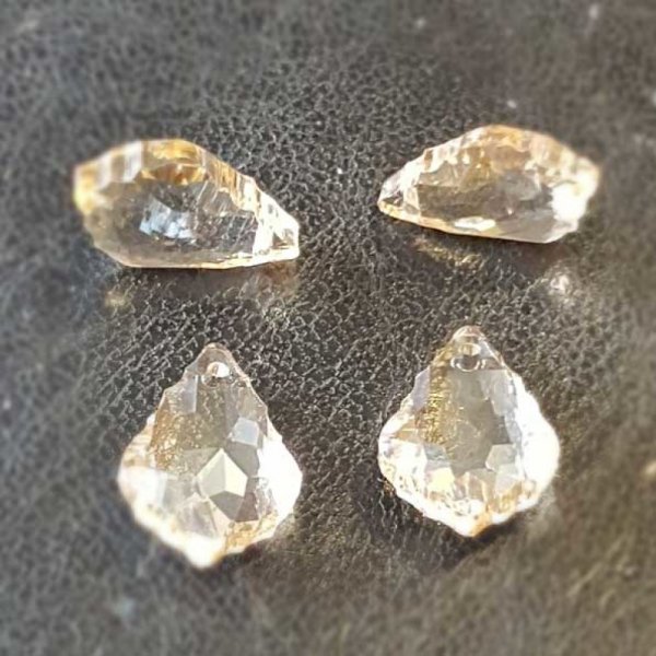 Colgante en gota de cristal facetado N&deg;01-01