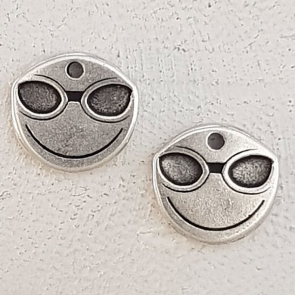 Colgante de calavera y tibias cruzadas N&deg;12