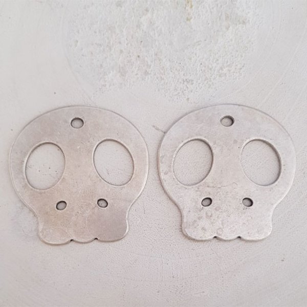 Colgante de calavera y tibias cruzadas N&deg;21