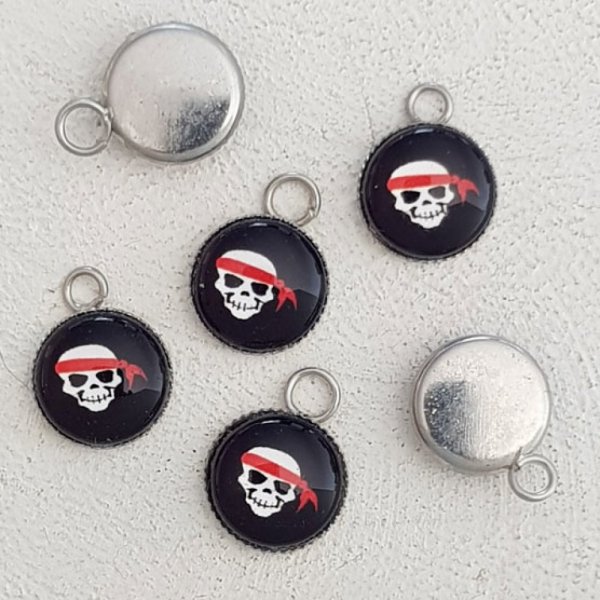 Colgante de calavera y tibias cruzadas N&deg;31