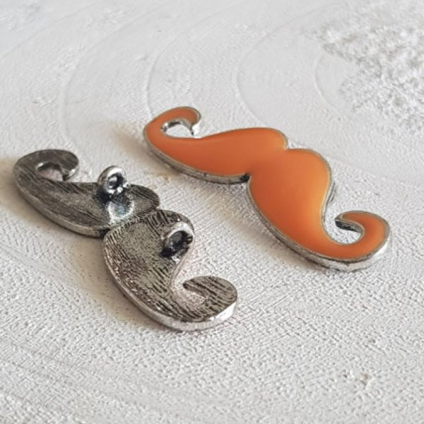 Breloque pendentif Moustache N&deg;14 Orange