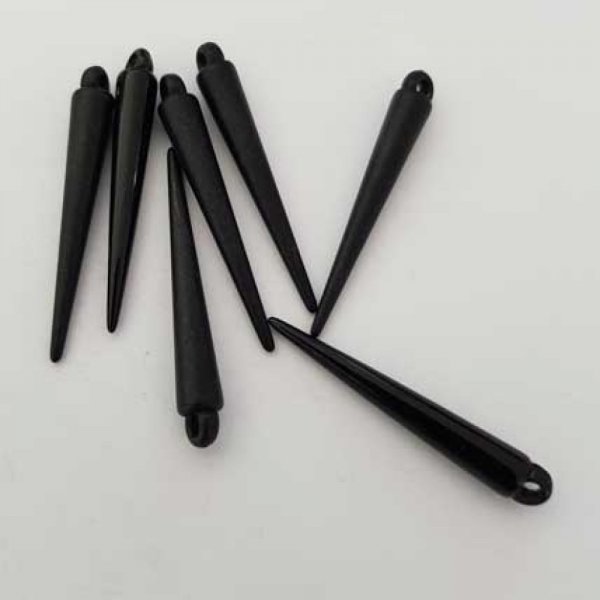 Breloque pic c&ocirc;ne clou noir 34 mm 02