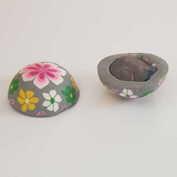 Cabochon p&acirc;te polym&egrave;re 20 mm Fleur Gris N&deg;07