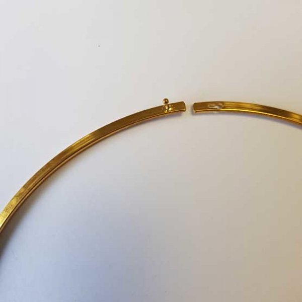 Collier Ras De Cou Rigide Dor&eacute;