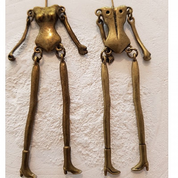 Cuerpo de mu&ntilde;eca en metal, color bronce 12,5 cm