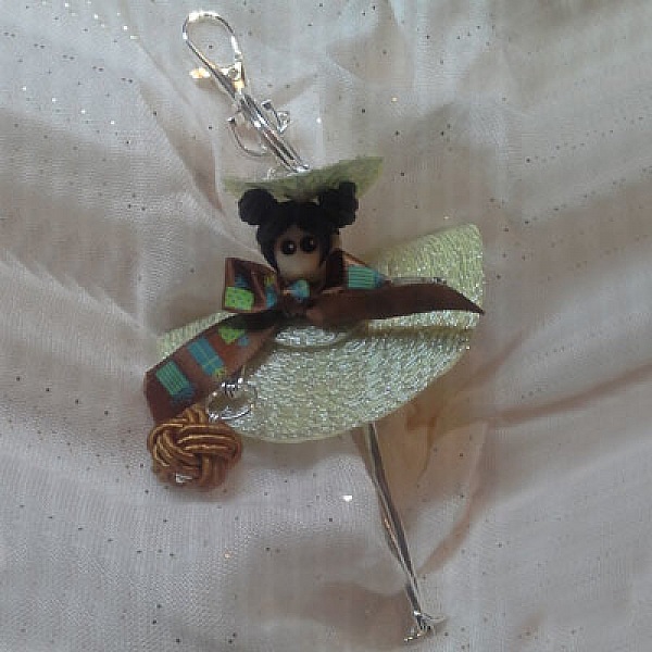 Cuerpo de mu&ntilde;eca en metal, color bronce 12,5 cm