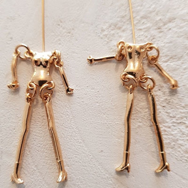 Cuerpo de mu&ntilde;eca de metal, color dorado 9 cm
