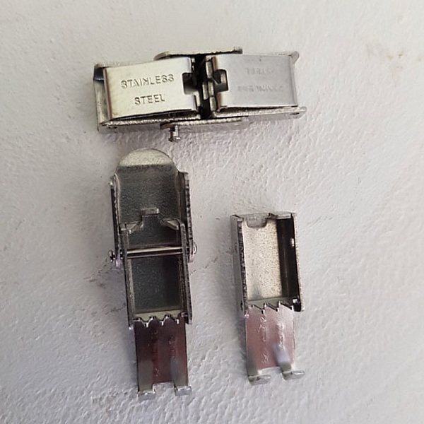 Bola de cuero cobalto oscuro de 10 mm con cadena de bolas sin n&iacute;quel por 20 cm