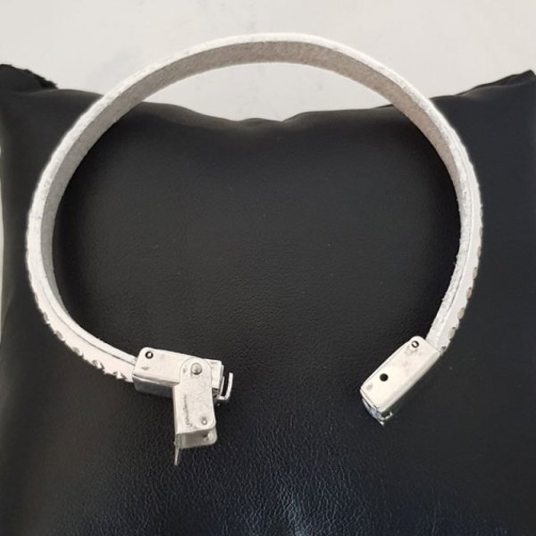 Bola roja de cuero de 10 mm con cadena de bolas sin n&iacute;quel por 20 cm