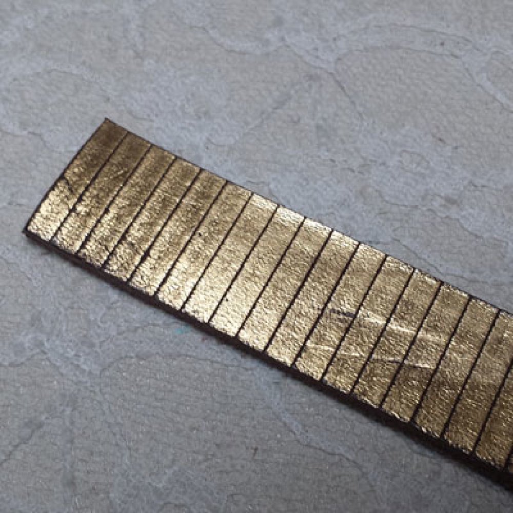 Rectángulo de cuero dorado 20 mm por 20 cm