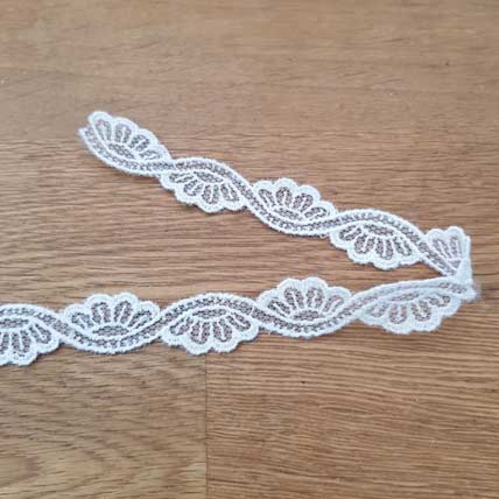 Dentelle Blanc Vague Fleur 16 mm N°01