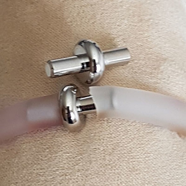 Cierre plateado para cord&oacute;n hueco de pvc 6,5 mm