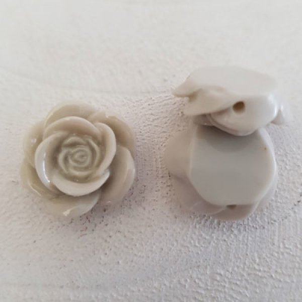 Flor sint&eacute;tica 17 mm N&ordm; 04-05 Gris claro