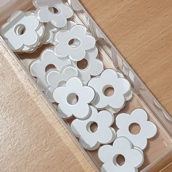 Flor Sint&eacute;tica 27 mm Blanca