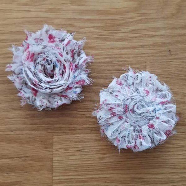 Flor de tela deshilachada n.&ordm; 33