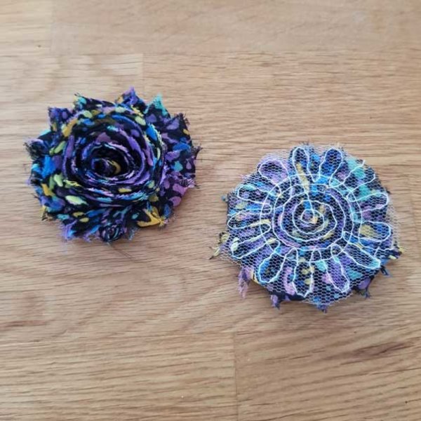 Flor de tela deshilachada n.&ordm; 64