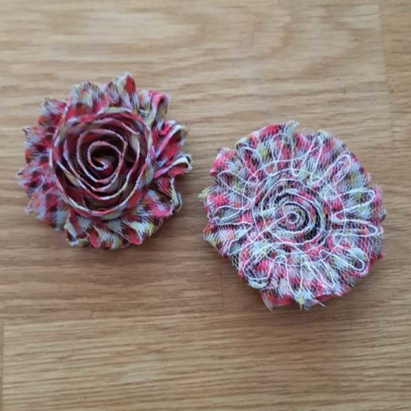 Flor de tela deshilachada n.&ordm; 07