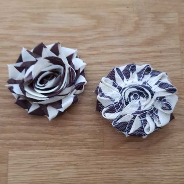 Flor de tela deshilachada n.&ordm; 09