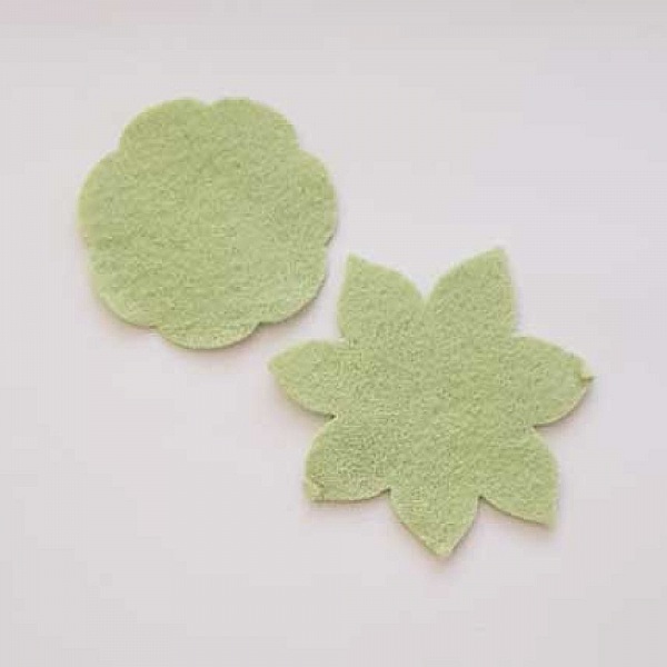 Jolie petite fleur en Feutrine 50 mm et 60 mm N&deg;11-03 x 2 pi&egrave;ces