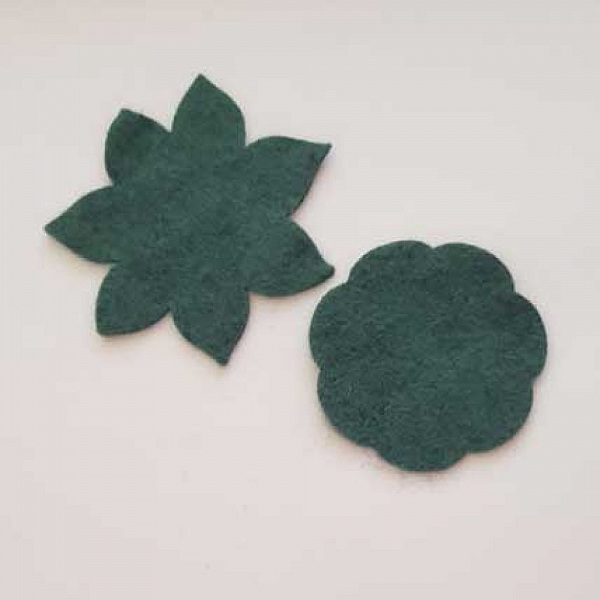 Jolie petite fleur en Feutrine 50 mm et 60 mm N&deg;16-03 x 2 pi&egrave;ces