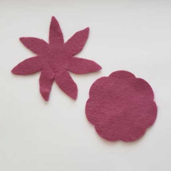 Jolie petite fleur en Feutrine 80 mm et 65 mm N&deg;20-21 x 2 pi&egrave;ces