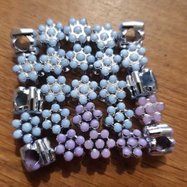 Lot de 25 Perles fleurs N&deg;02