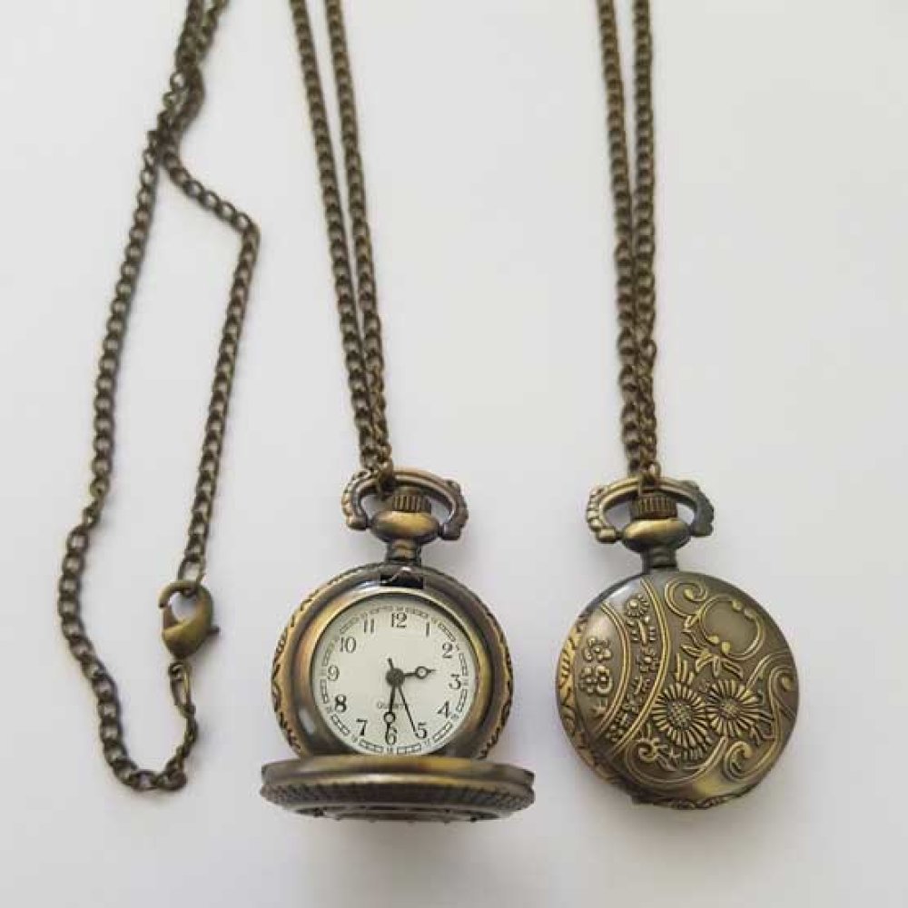 Reloj de fuelle con estrella de bronce antiguo y cadena