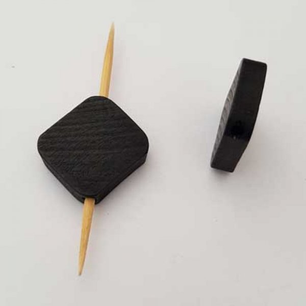 Perle Bois carr&eacute; 20 mm Noir N&deg;01