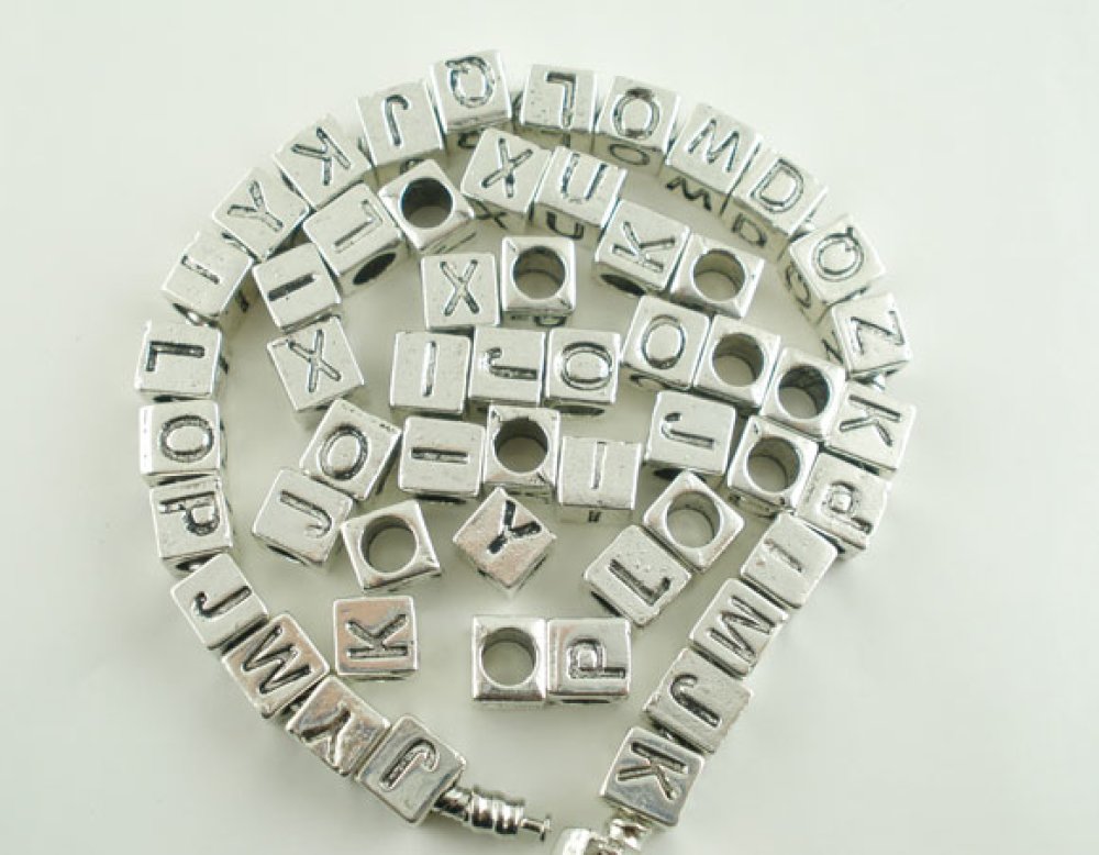 Perle carré charms alphabet N°01 lettre M métal argenté 7x7 mm