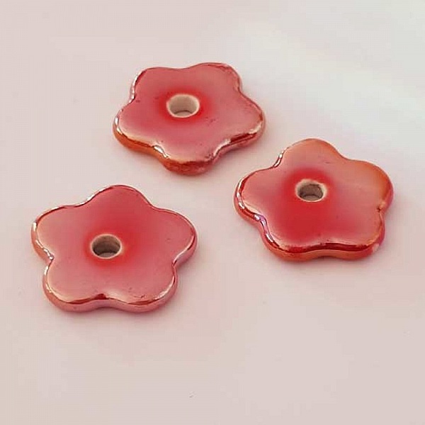 Perle fleur c&eacute;ramique rouge 29 mm
