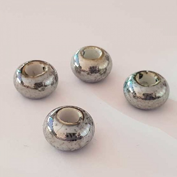 Perle ronde c&eacute;ramique bleu mauve 14 mm