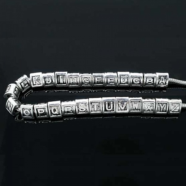 Perle triangle charms alphabet N&deg;02 lettre H m&eacute;tal argent&eacute; 8x9 mm