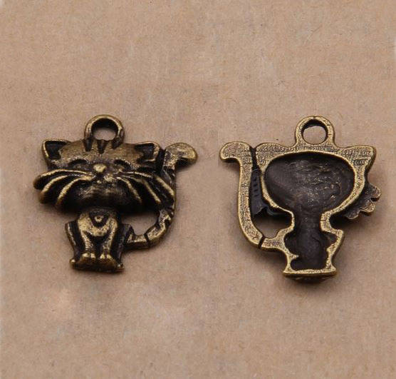 set de 5 colgantes de metal bronce con forma de gato-No. 01 Cat Pendant 