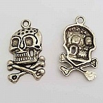 Colgante de calavera y tibias cruzadas N°02