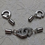 Cierre de esposas redondo de cuero de 3 mm en Zamac