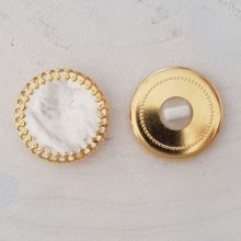 Botón dorado nº 05 redondo de 28 mm