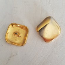 Botón dorado cuadrado de 22 mm N°08