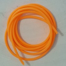 1 metro de cordón hueco de pvc naranja fluorescente de 2 mm.