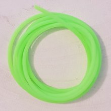 1 metro de cordón hueco de pvc de 2 mm en verde fluorescente.