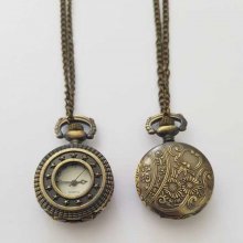 Reloj de fuelle con estrella de bronce antiguo y cadena